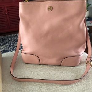 Crossbody and handle bag. Med size. Light pink